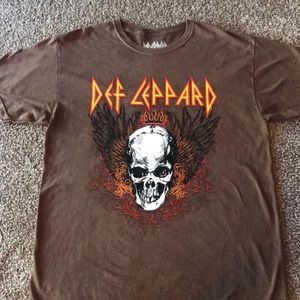 Men’s Def Leppard shirt